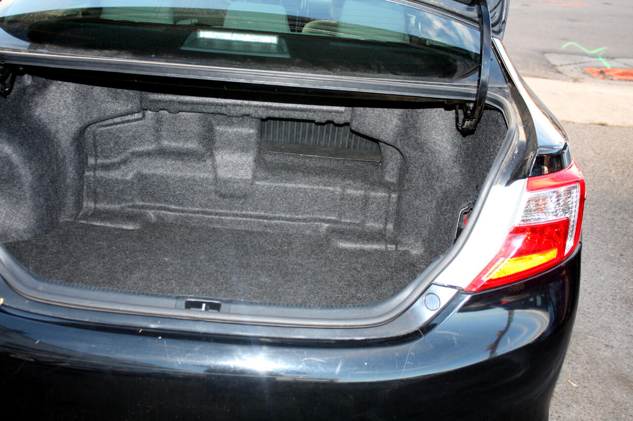 Toyota Camry Hybrid XLE 2013