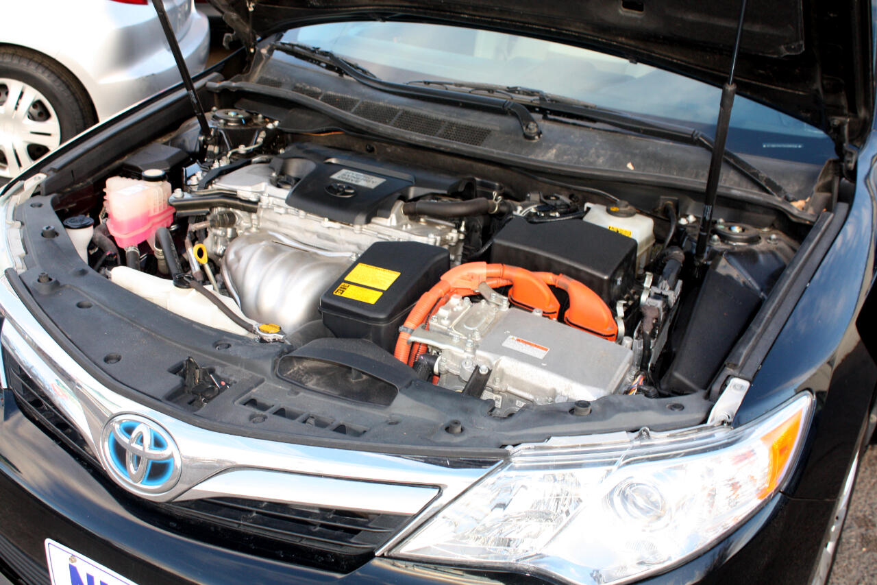 Toyota Camry Hybrid XLE 2013