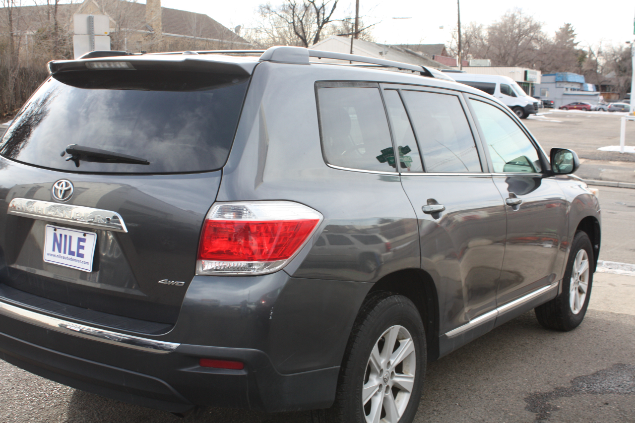 Toyota Highlander Base 4WD 2013