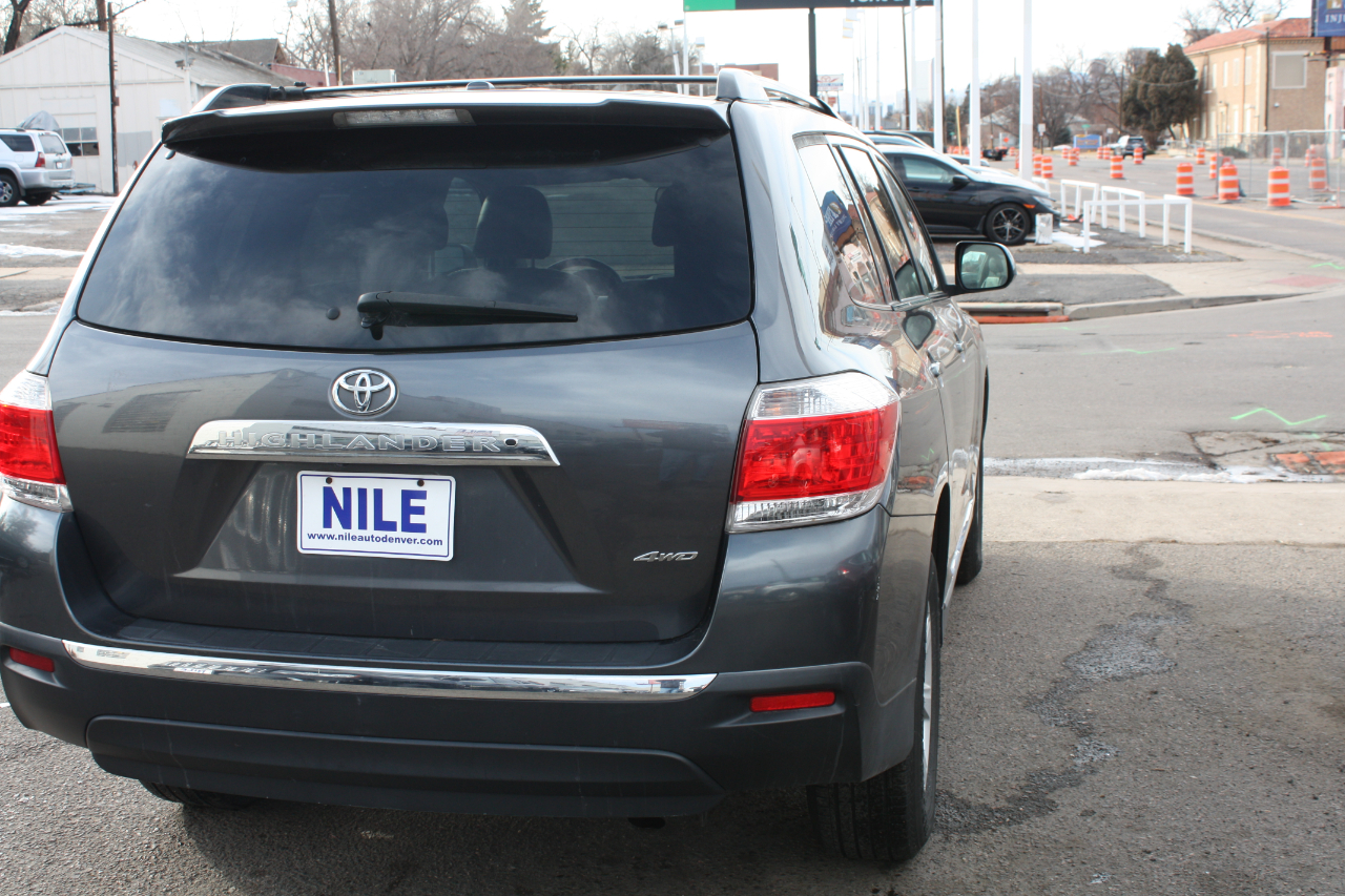 Toyota Highlander Base 4WD 2013