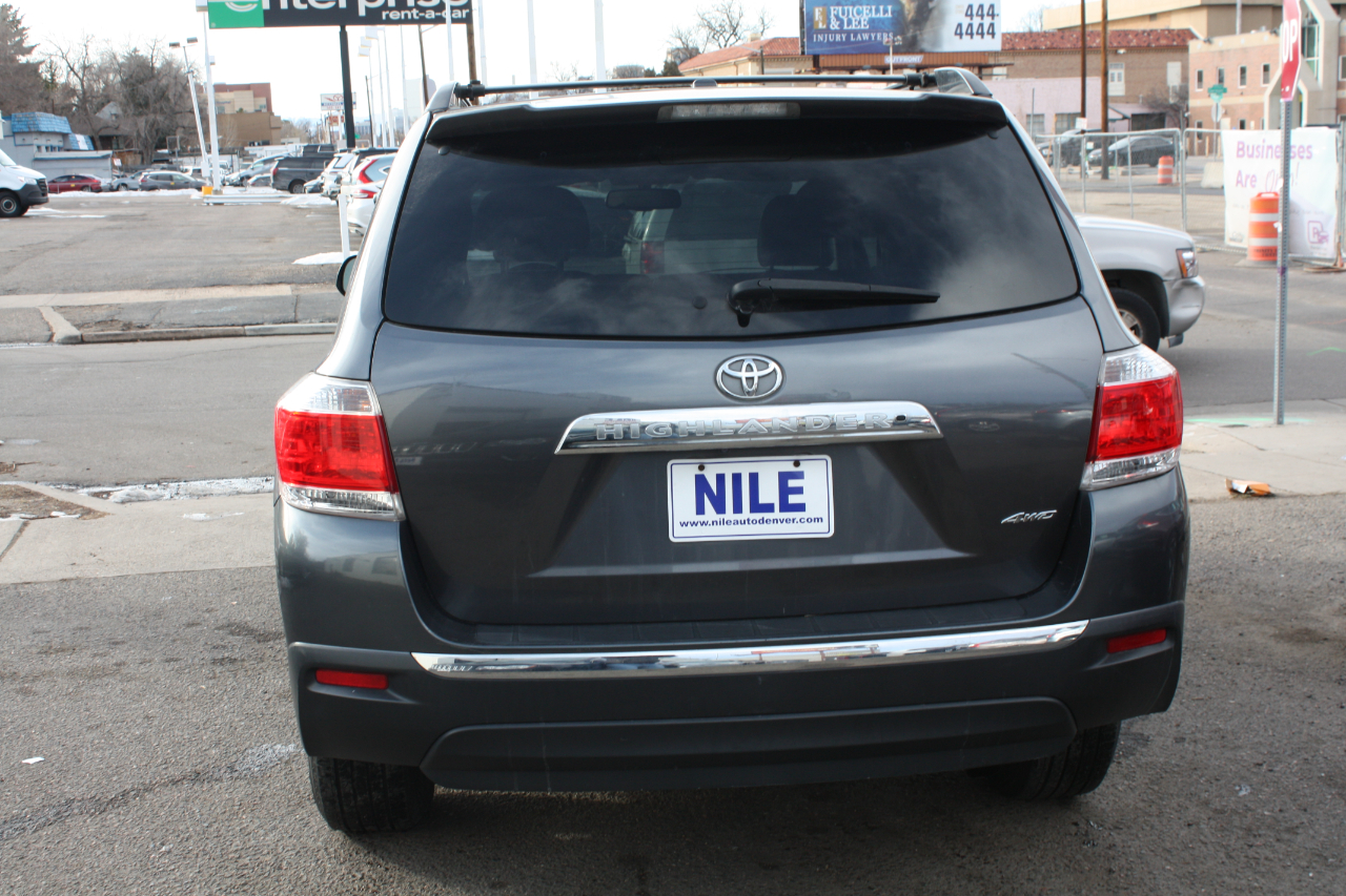 Toyota Highlander Base 4WD 2013