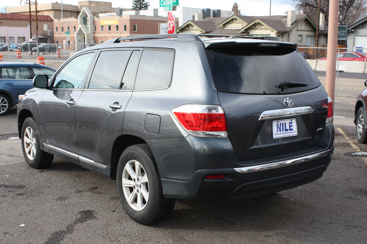 Toyota Highlander Base 4WD 2013