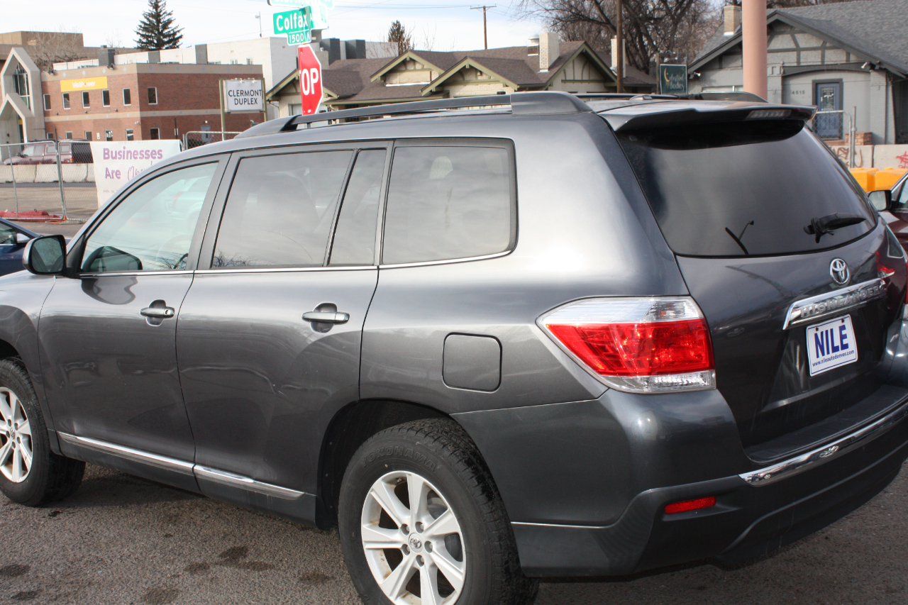 Toyota Highlander Base 4WD 2013