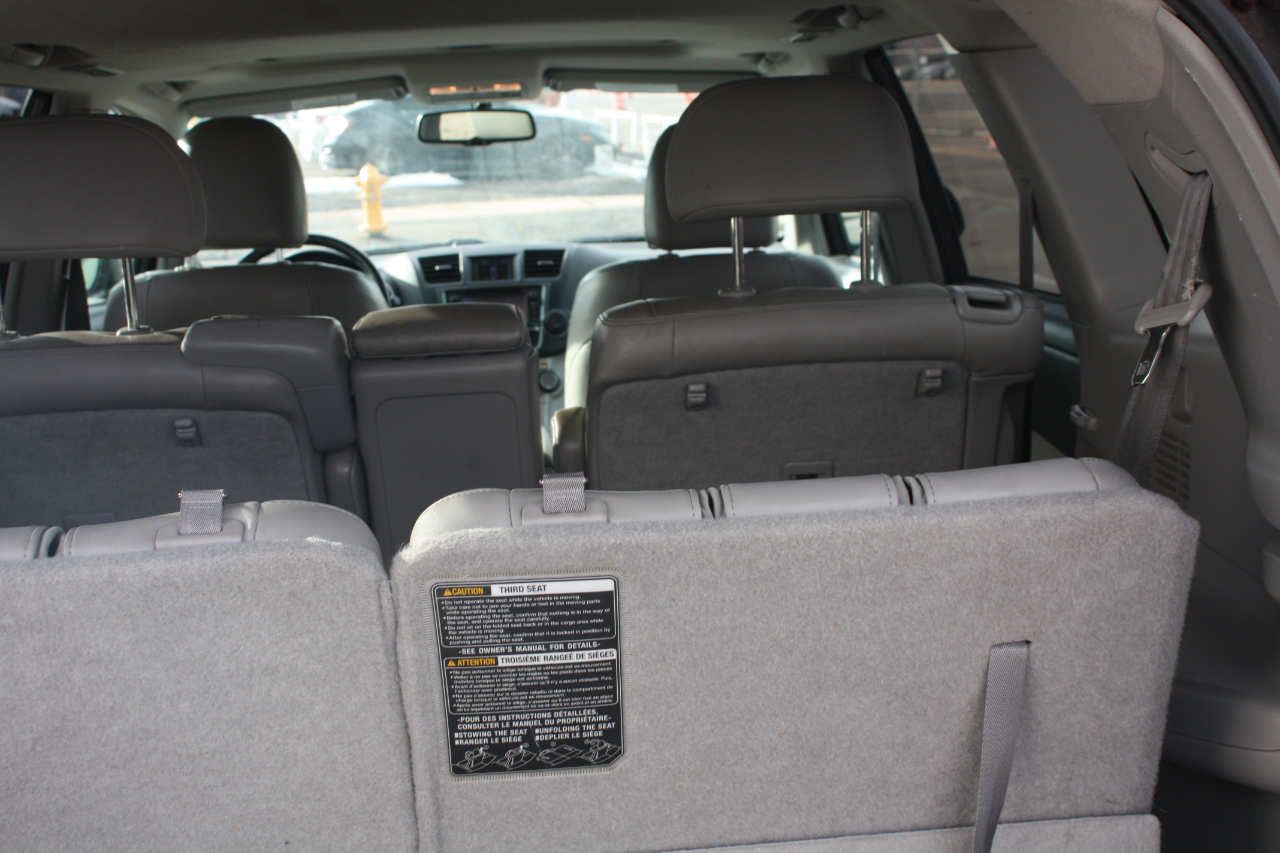 Toyota Highlander Base 4WD 2013