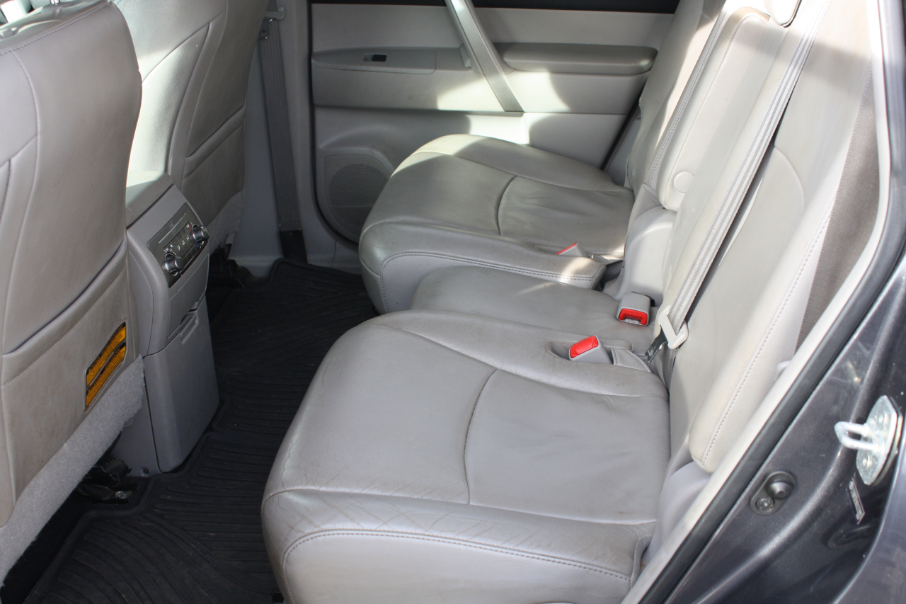 Toyota Highlander Base 4WD 2013