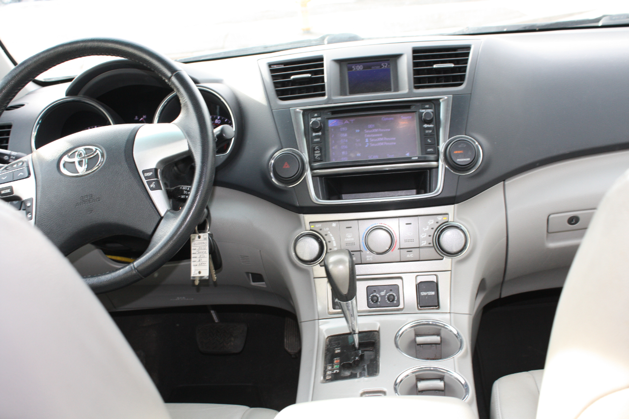 Toyota Highlander Base 4WD 2013