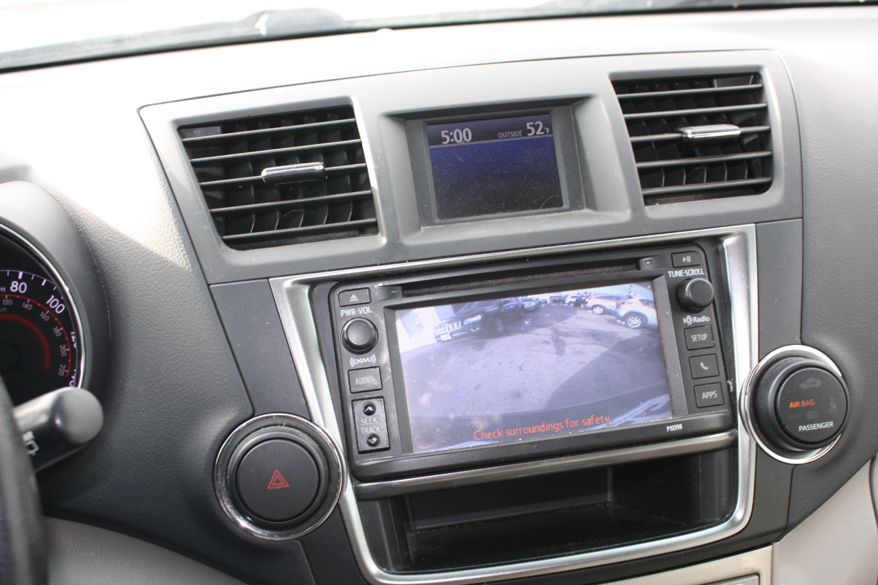 Toyota Highlander Base 4WD 2013