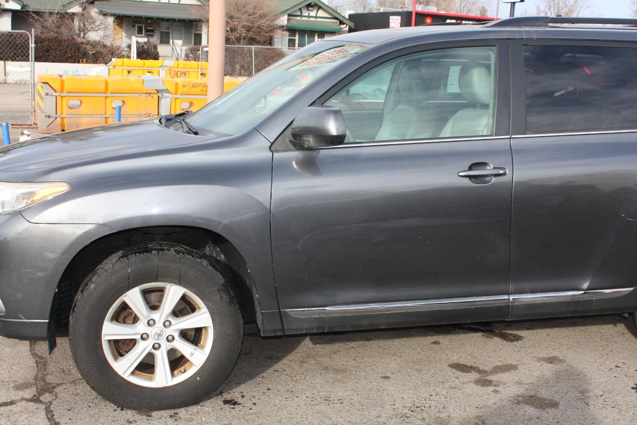 Toyota Highlander Base 4WD 2013