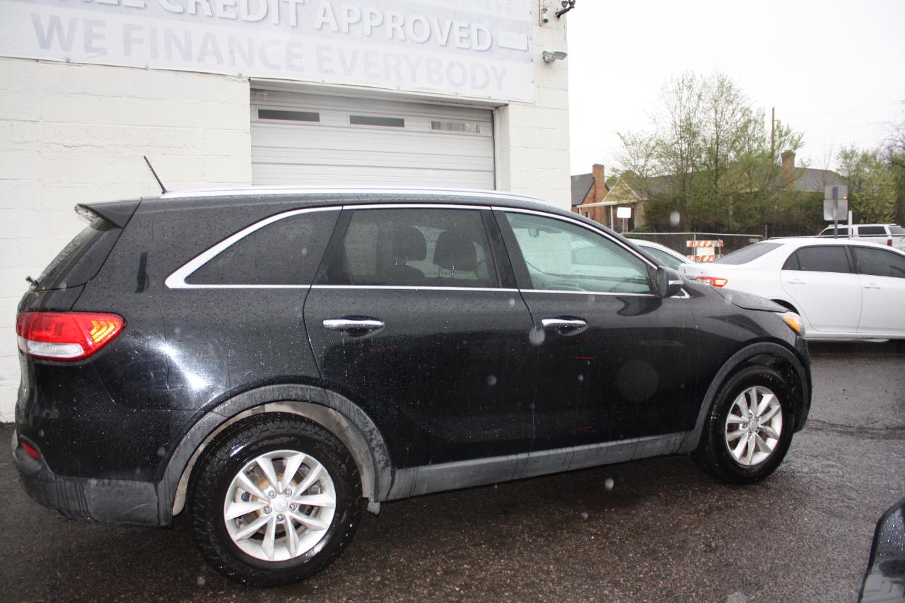 Kia Sorento L 4D SUV FWD 2017