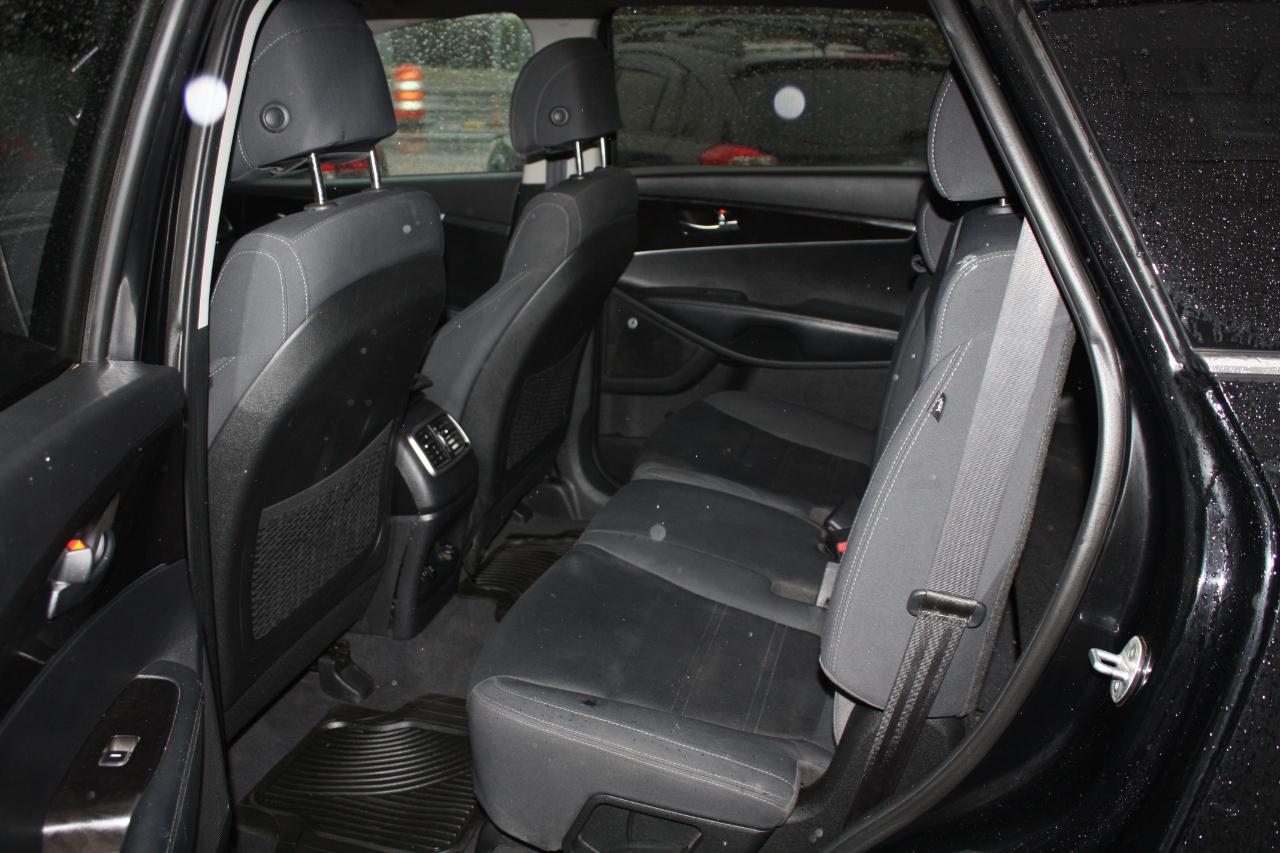 Kia Sorento L 4D SUV FWD 2017