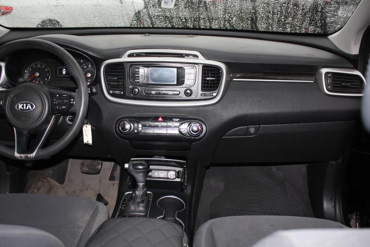 Kia Sorento L 4D SUV FWD 2017