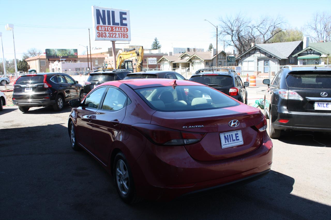 Hyundai Elantra SE 6AT 2015