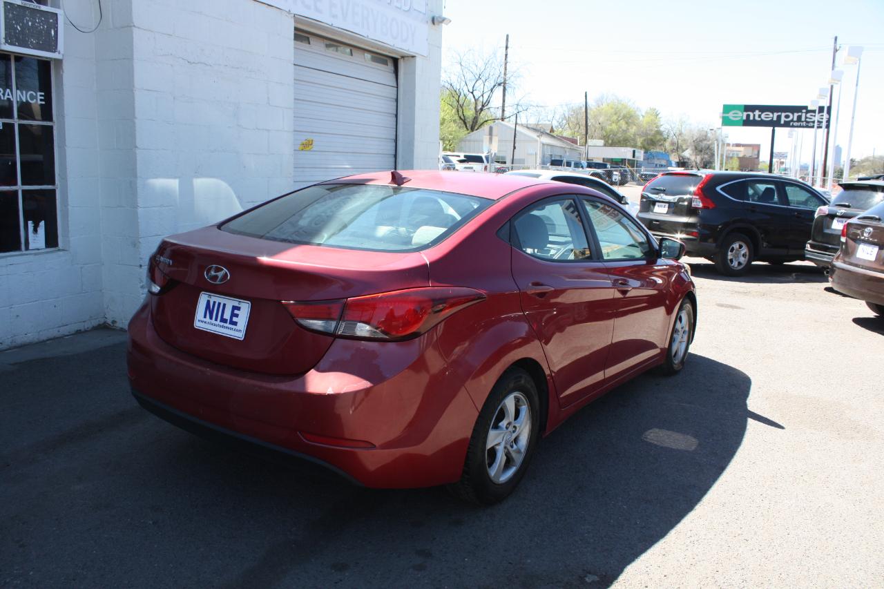 Hyundai Elantra SE 6AT 2015