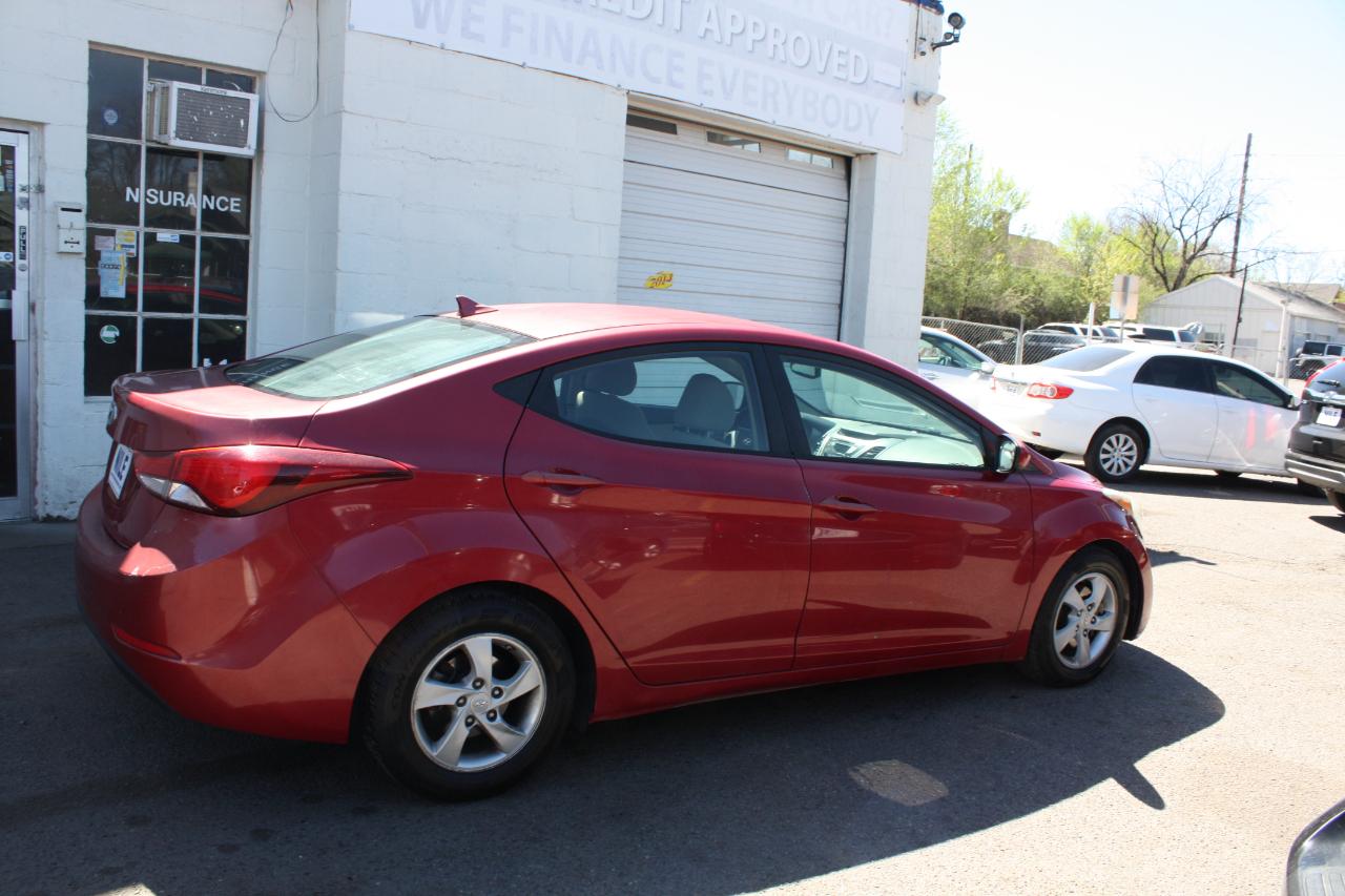 Hyundai Elantra SE 6AT 2015