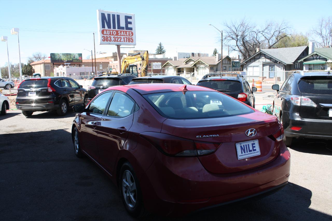 Hyundai Elantra SE 6AT 2015