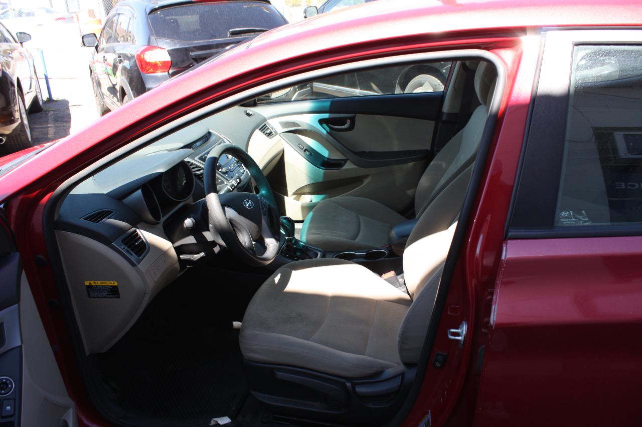 Hyundai Elantra SE 6AT 2015