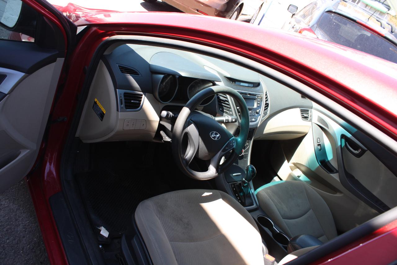 Hyundai Elantra SE 6AT 2015