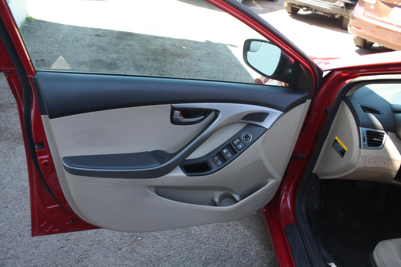 Hyundai Elantra SE 6AT 2015