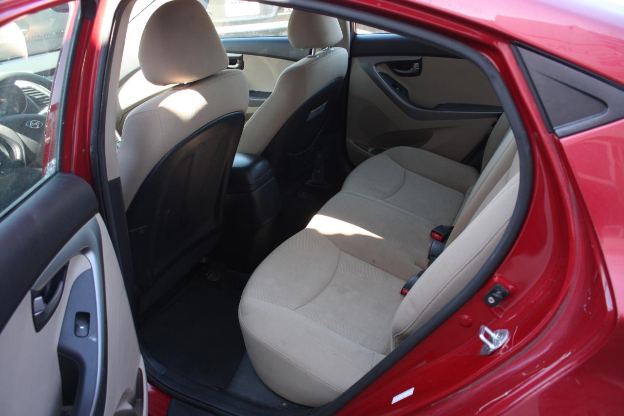 Hyundai Elantra SE 6AT 2015