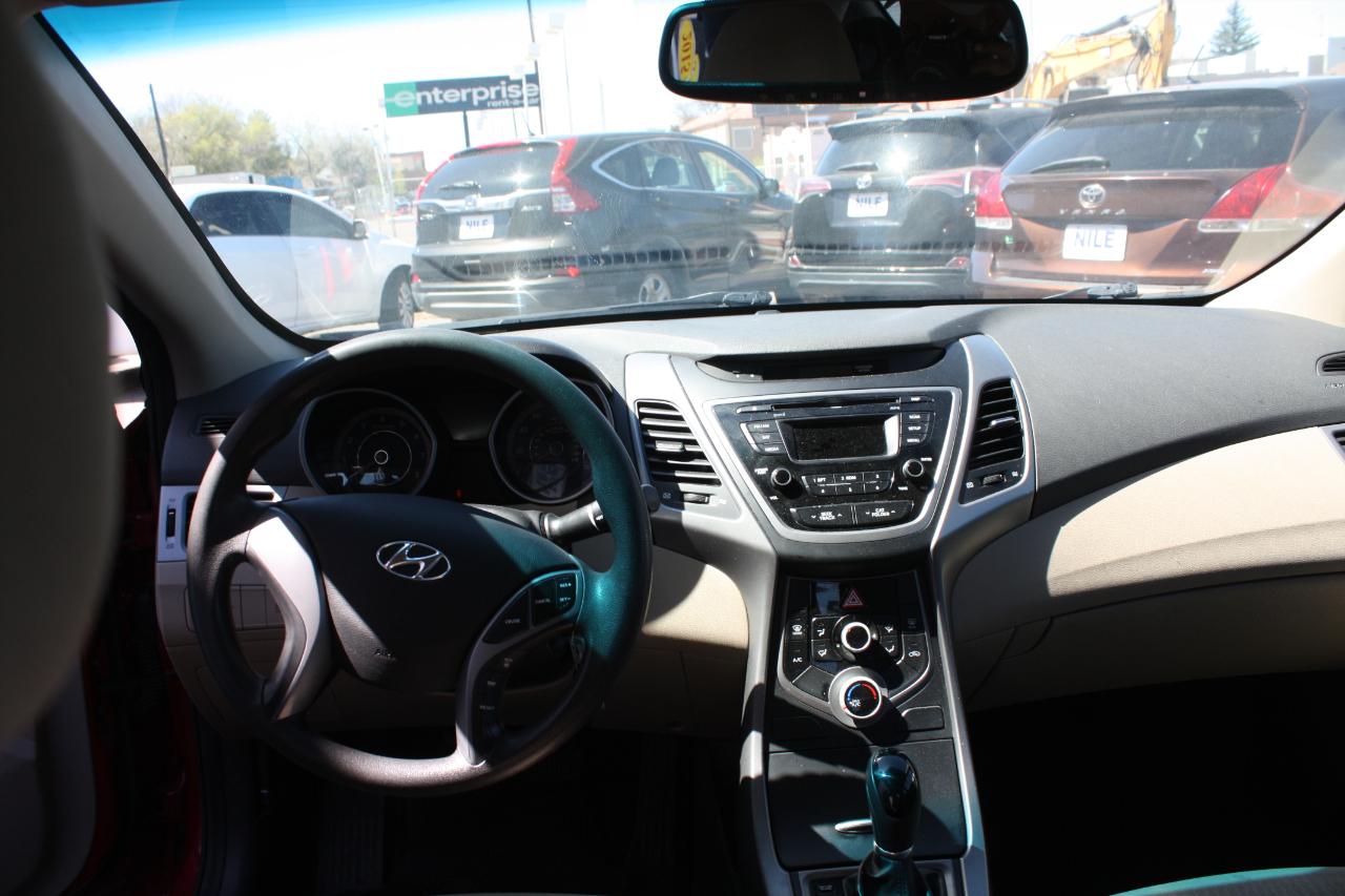 Hyundai Elantra SE 6AT 2015
