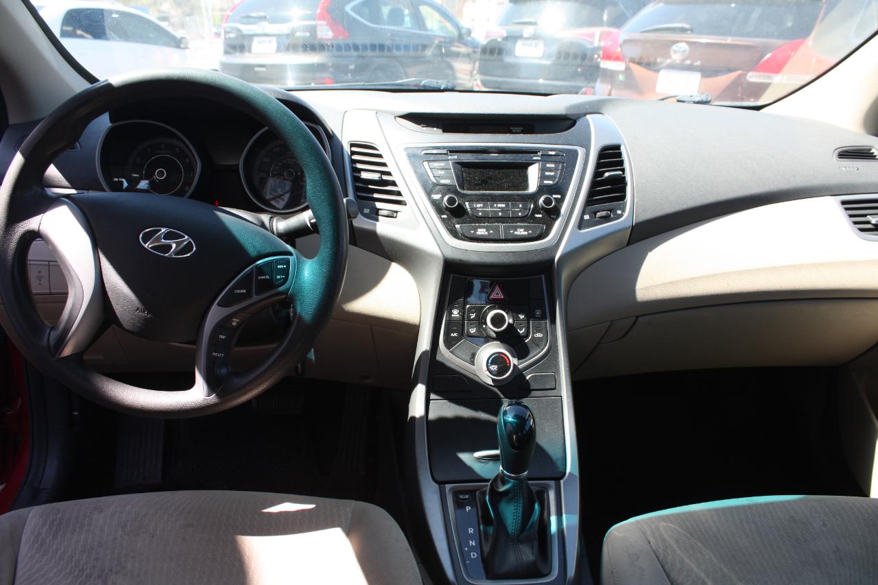 Hyundai Elantra SE 6AT 2015