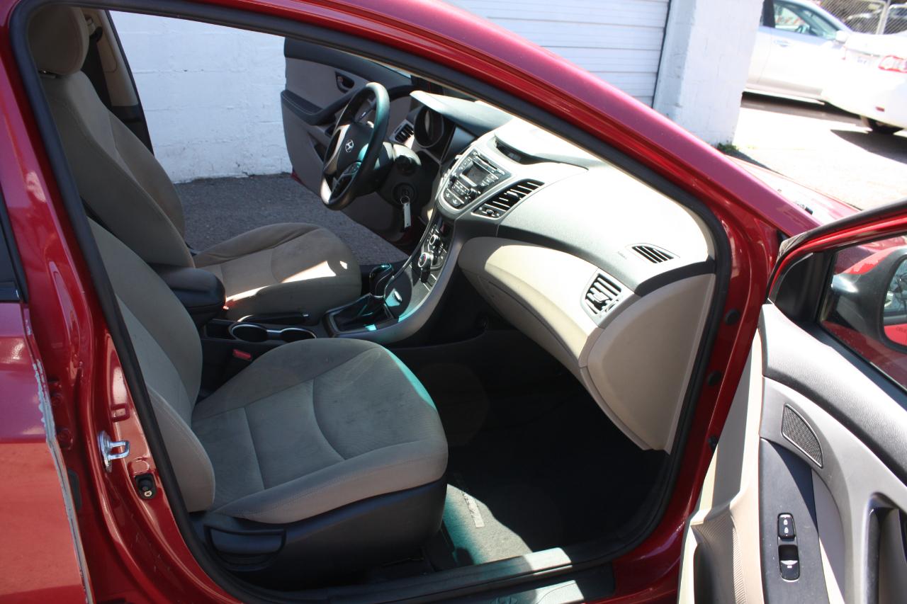 Hyundai Elantra SE 6AT 2015