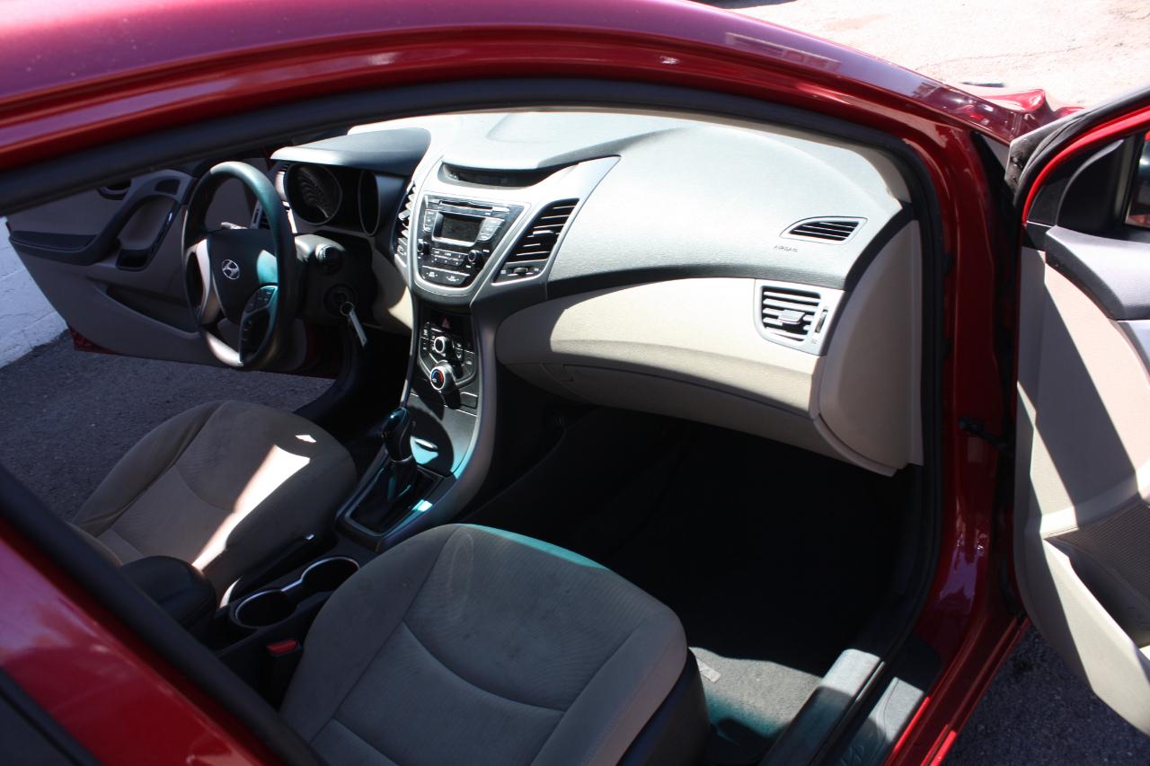 Hyundai Elantra SE 6AT 2015