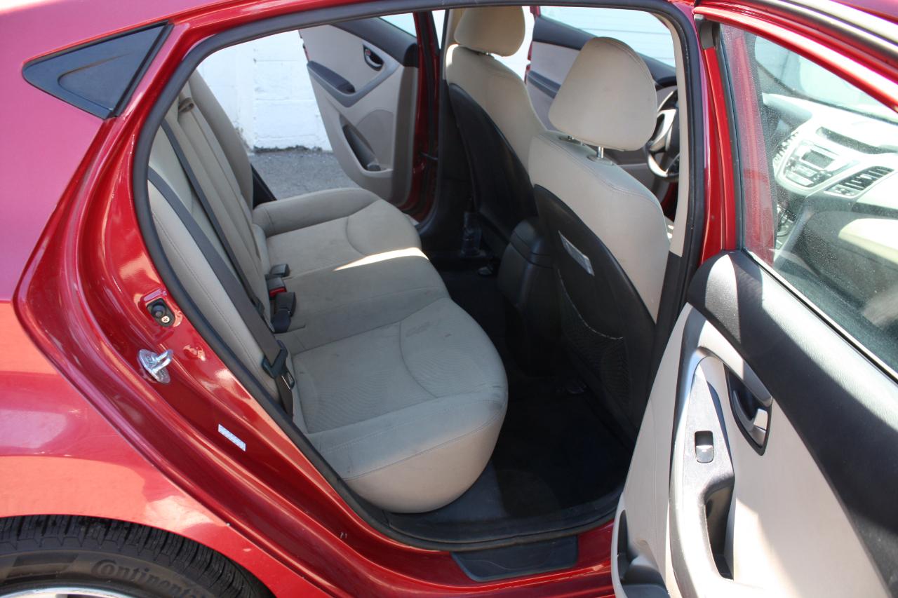 Hyundai Elantra SE 6AT 2015