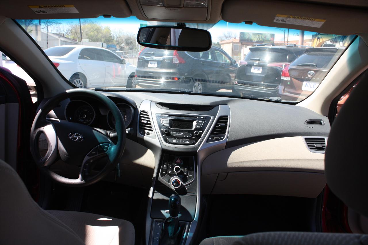 Hyundai Elantra SE 6AT 2015