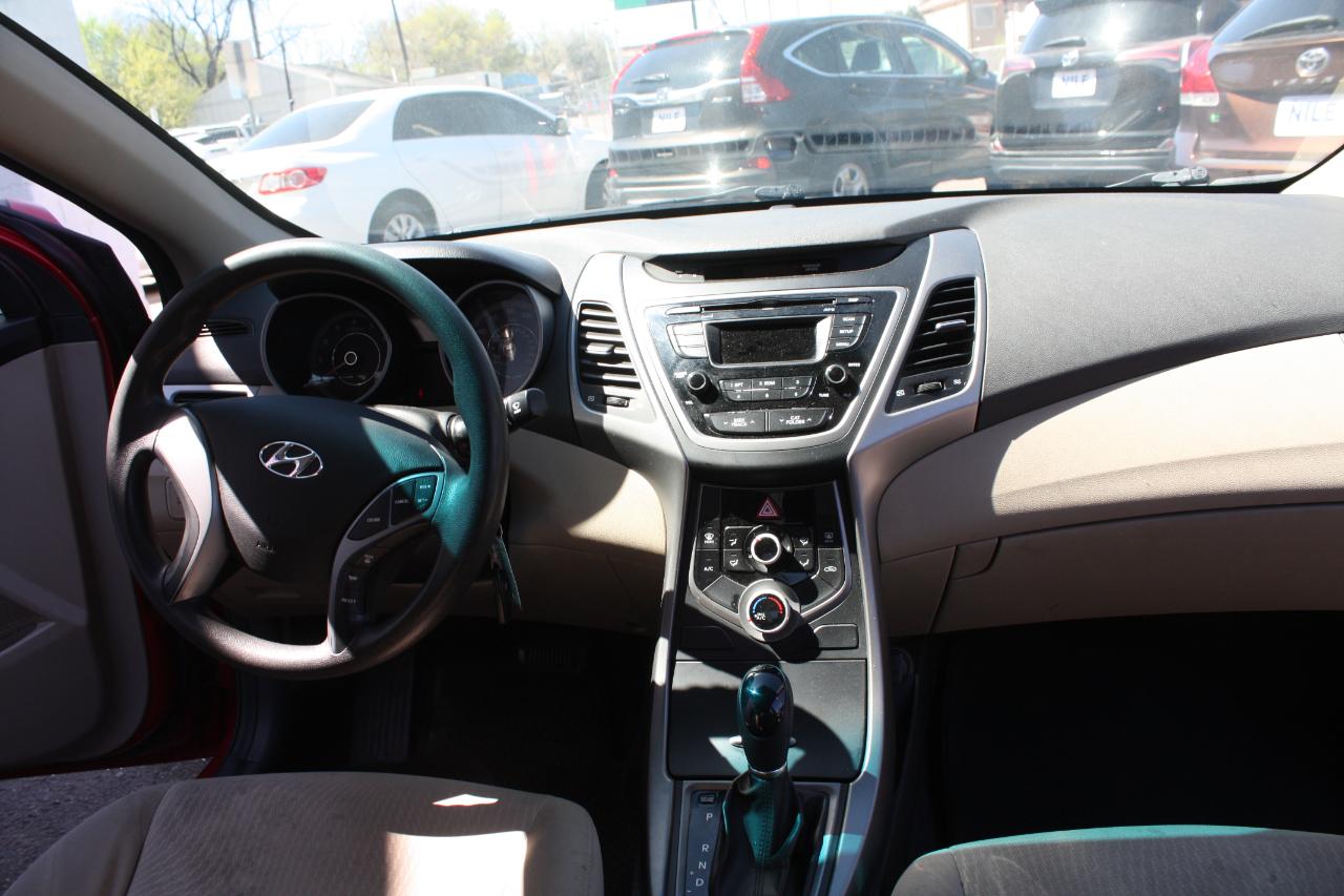 Hyundai Elantra SE 6AT 2015