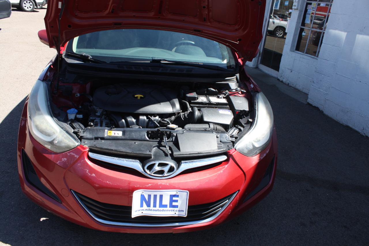 Hyundai Elantra SE 6AT 2015