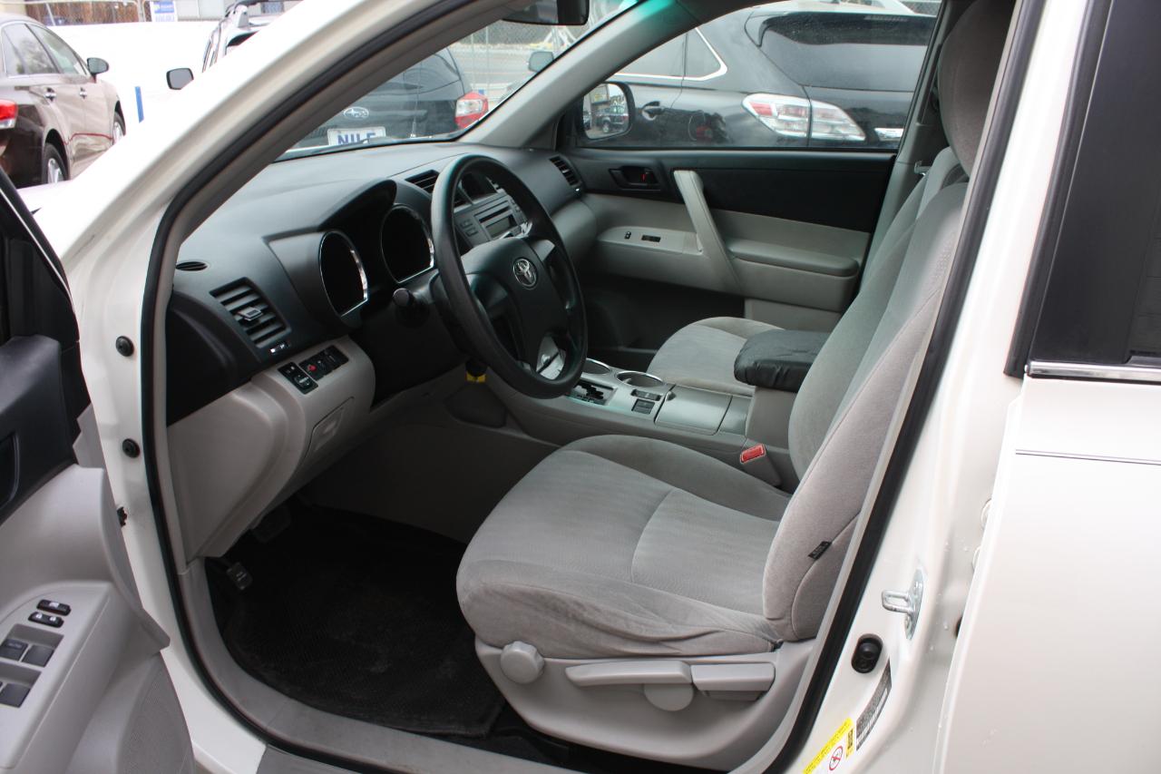 Toyota Highlander 4dr V6 Sport w/3rd Row (Natl) 2012