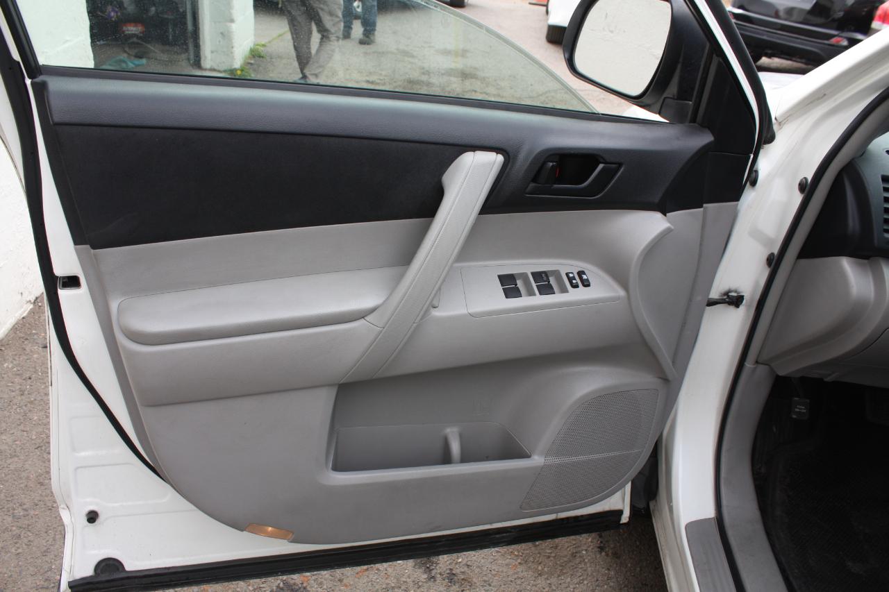 Toyota Highlander 4dr V6 Sport w/3rd Row (Natl) 2012