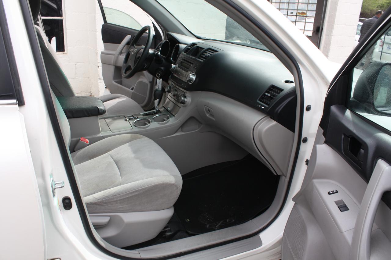 Toyota Highlander 4dr V6 Sport w/3rd Row (Natl) 2012