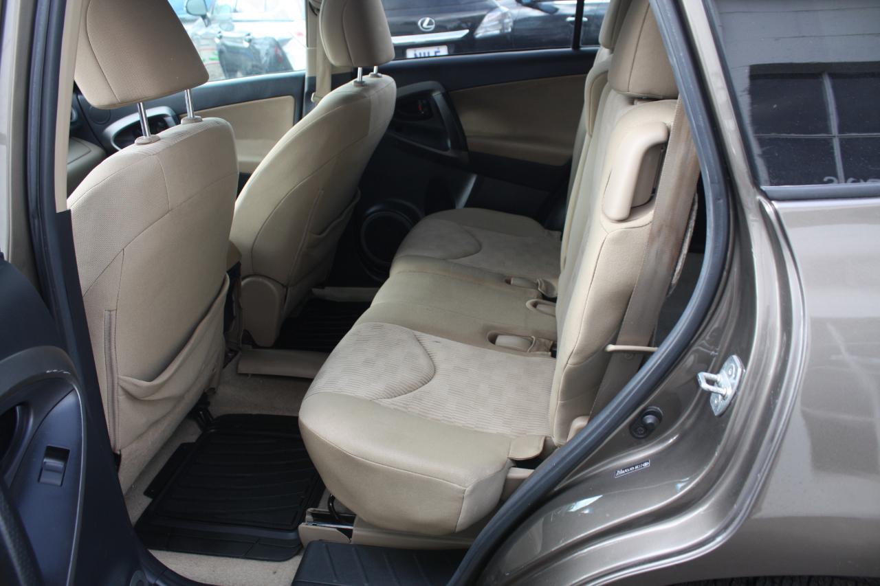 Toyota RAV4 Base I4 4WD 2012