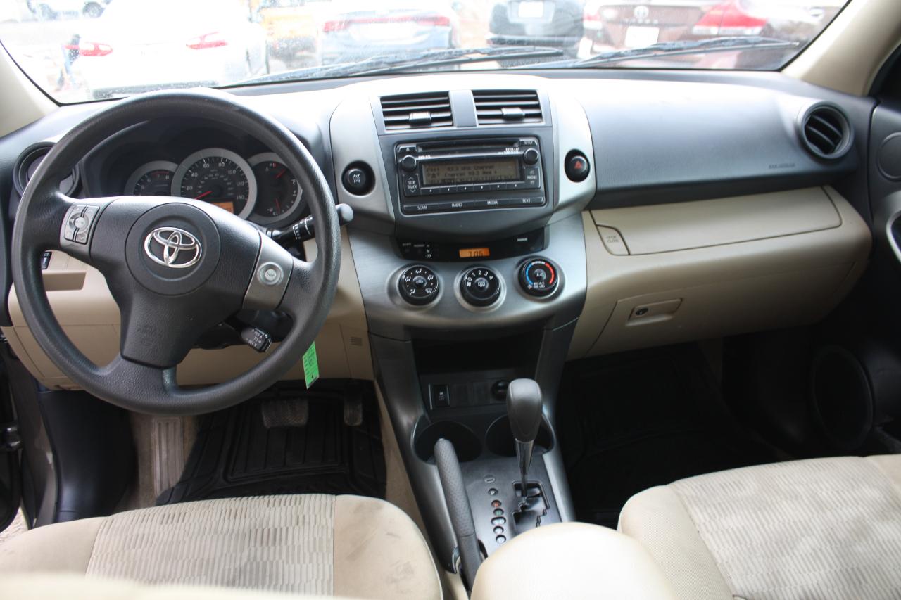 Toyota RAV4 Base I4 4WD 2012