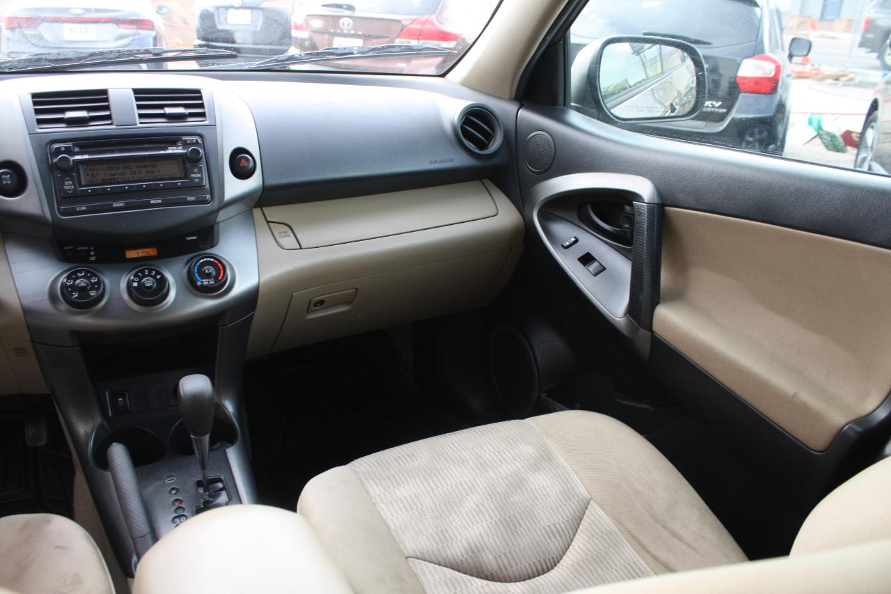 Toyota RAV4 Base I4 4WD 2012