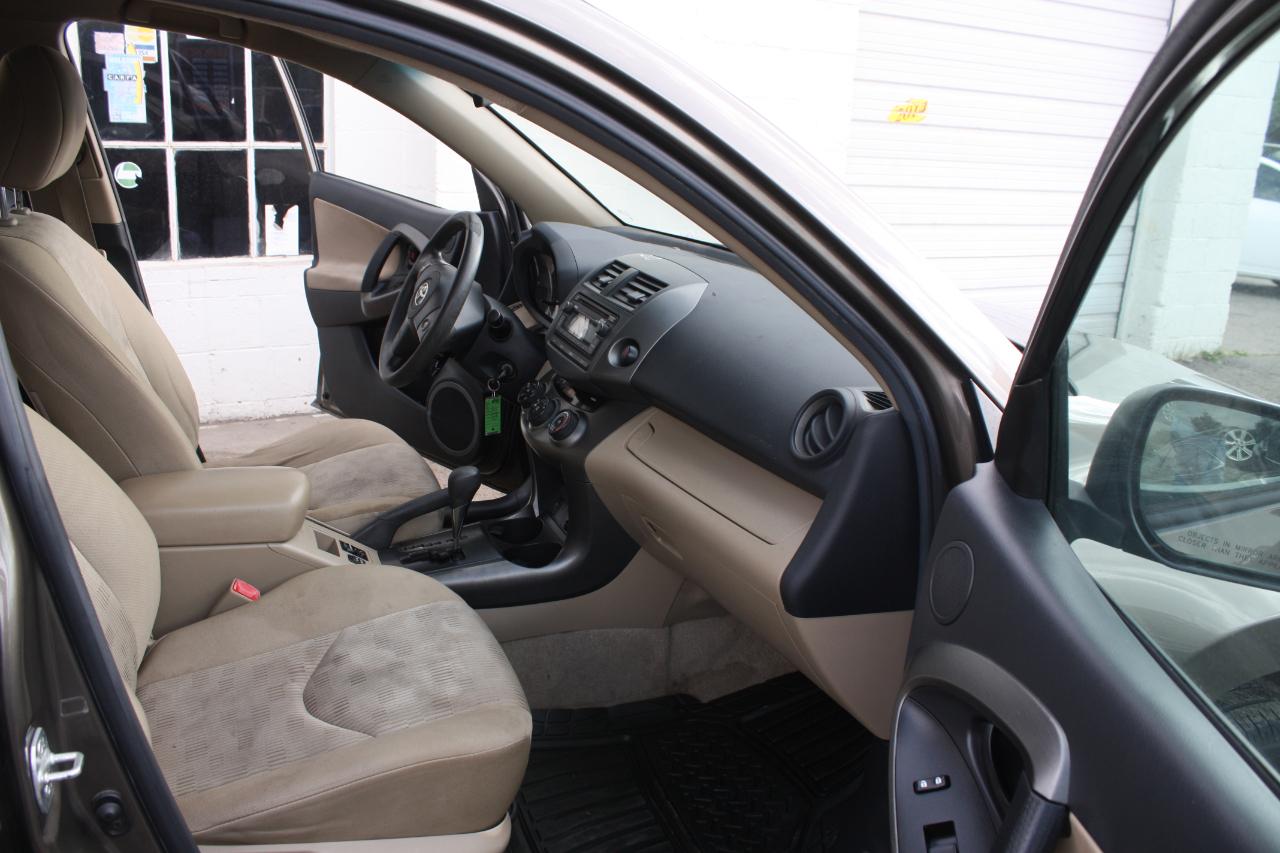 Toyota RAV4 Base I4 4WD 2012