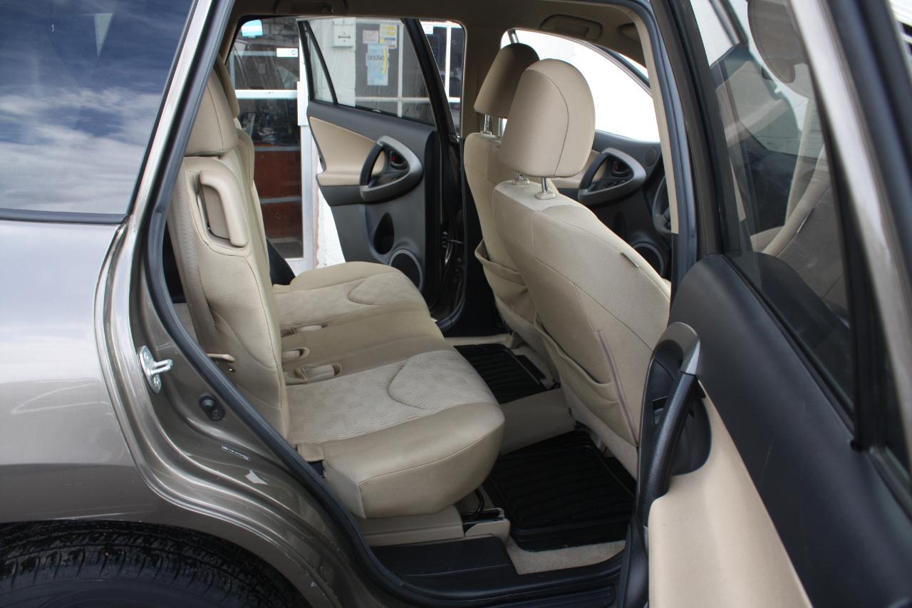 Toyota RAV4 Base I4 4WD 2012