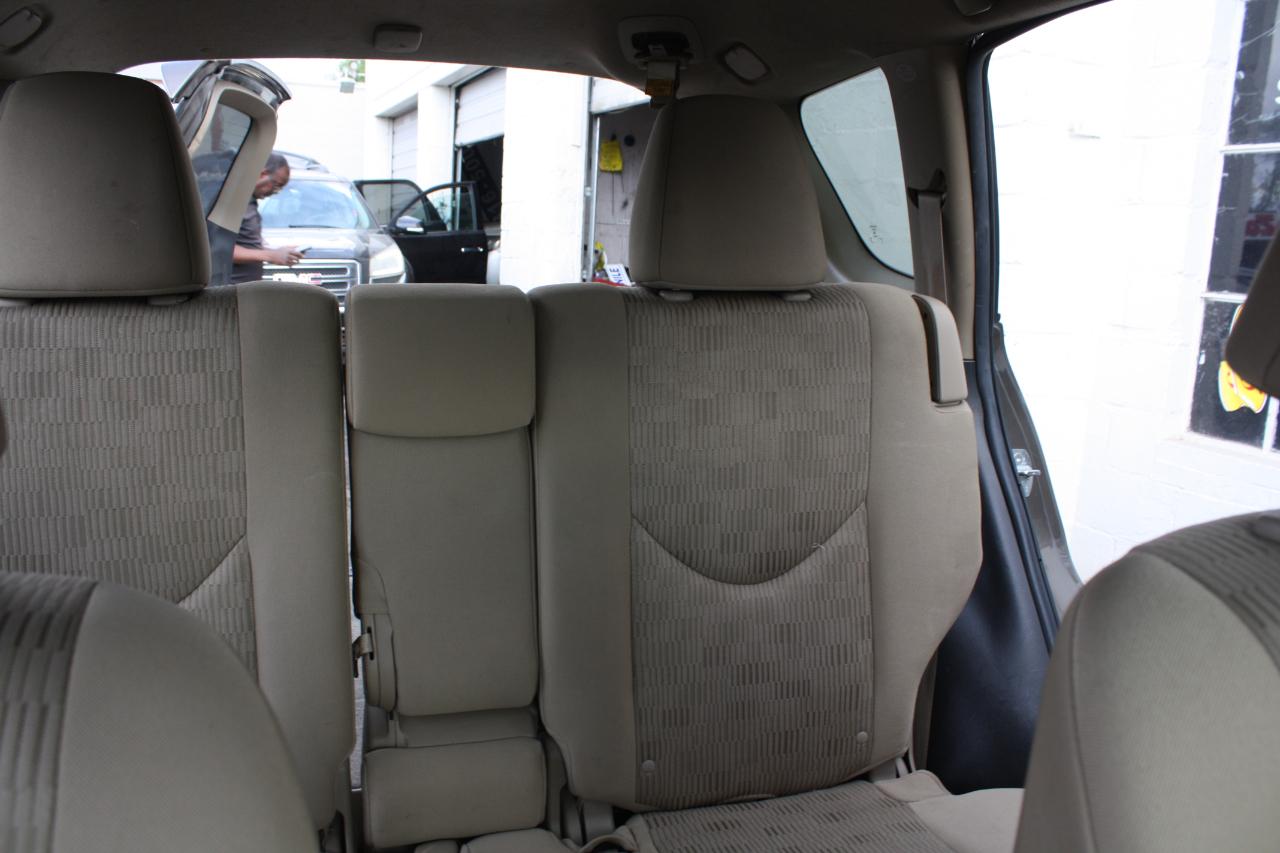 Toyota RAV4 Base I4 4WD 2012