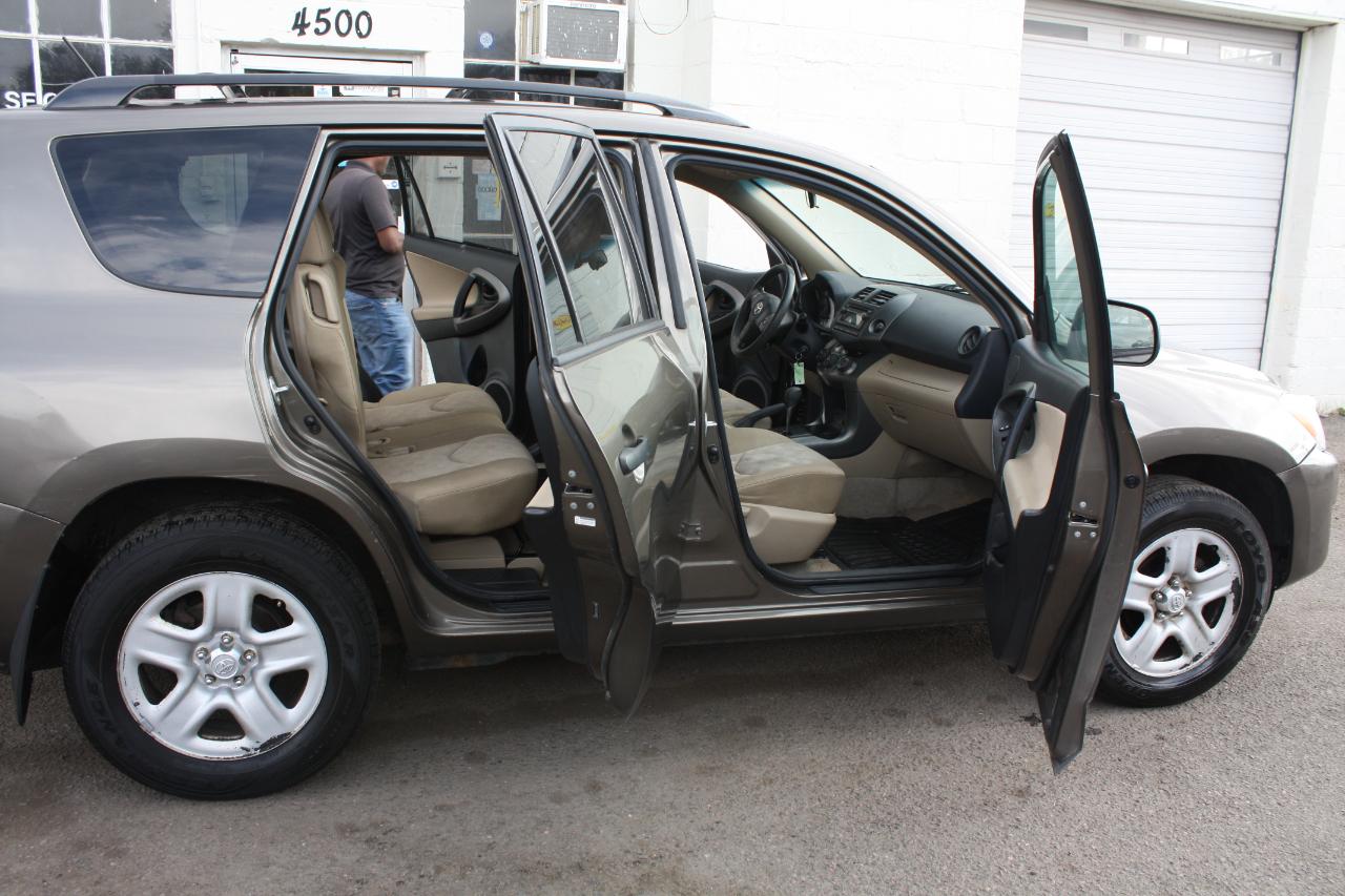 Toyota RAV4 Base I4 4WD 2012