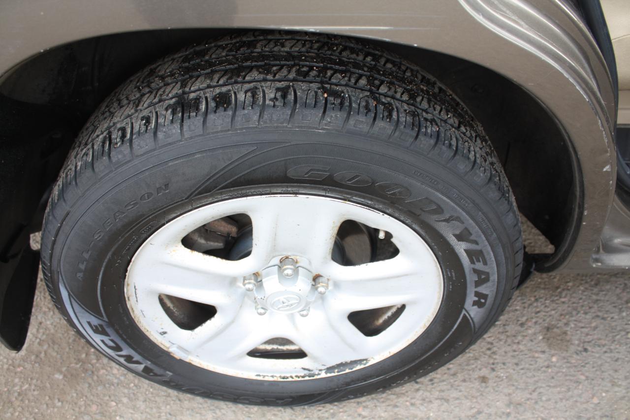 Toyota RAV4 Base I4 4WD 2012