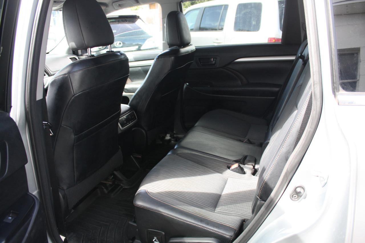 Toyota Highlander LE AWD V6 2015