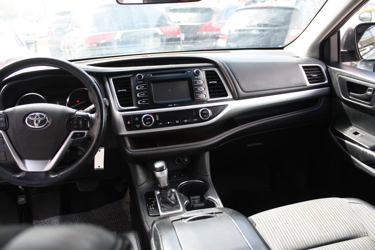 Toyota Highlander LE AWD V6 2015