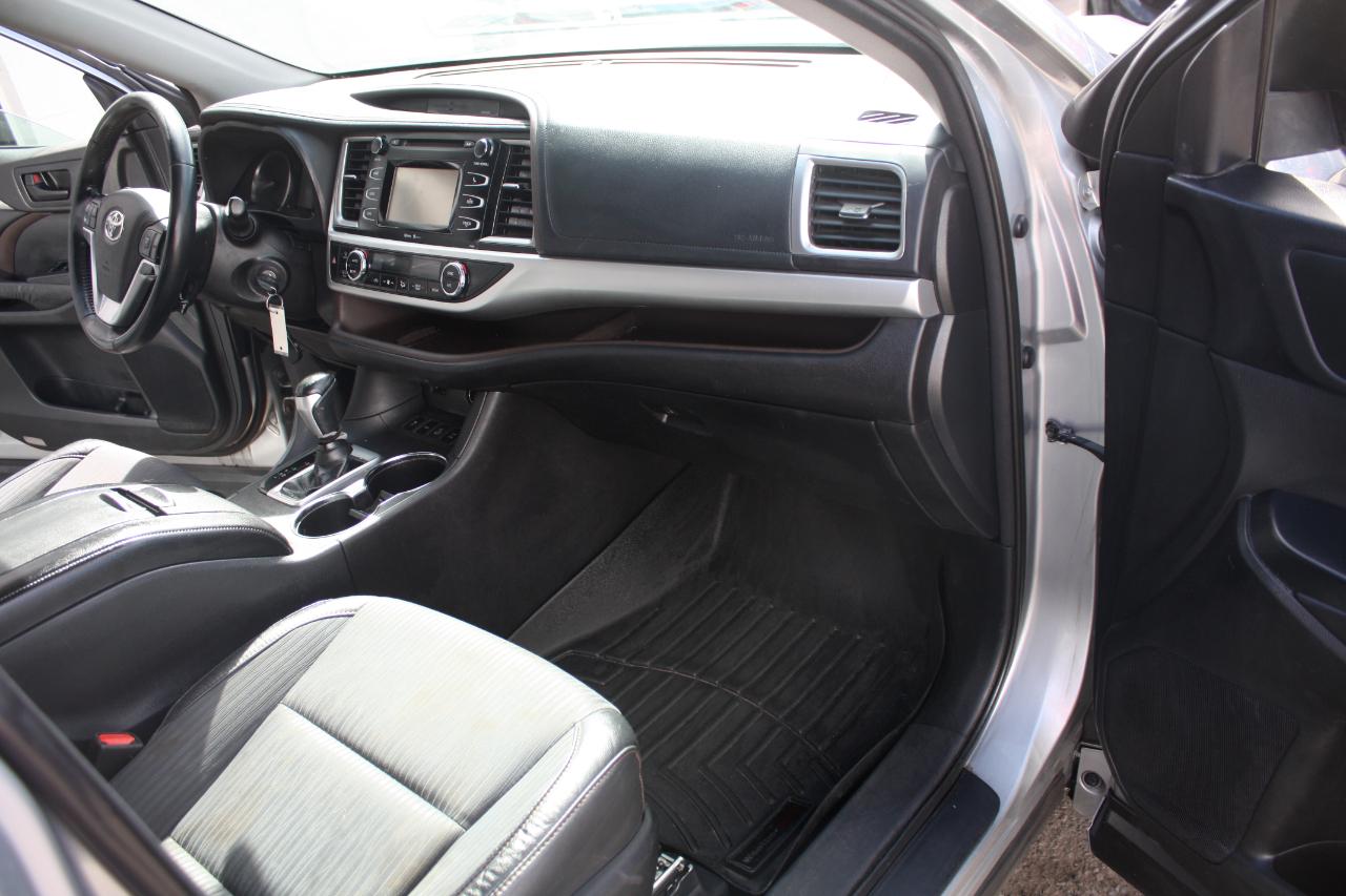 Toyota Highlander LE AWD V6 2015