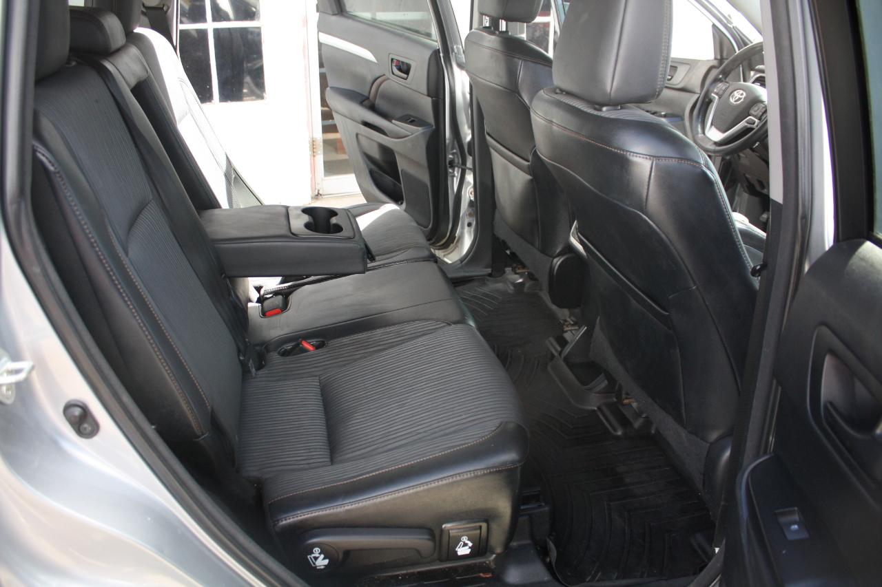 Toyota Highlander LE AWD V6 2015