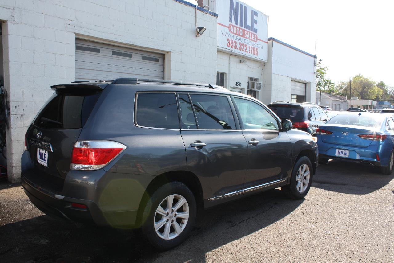 Toyota Highlander Base 4WD 2013