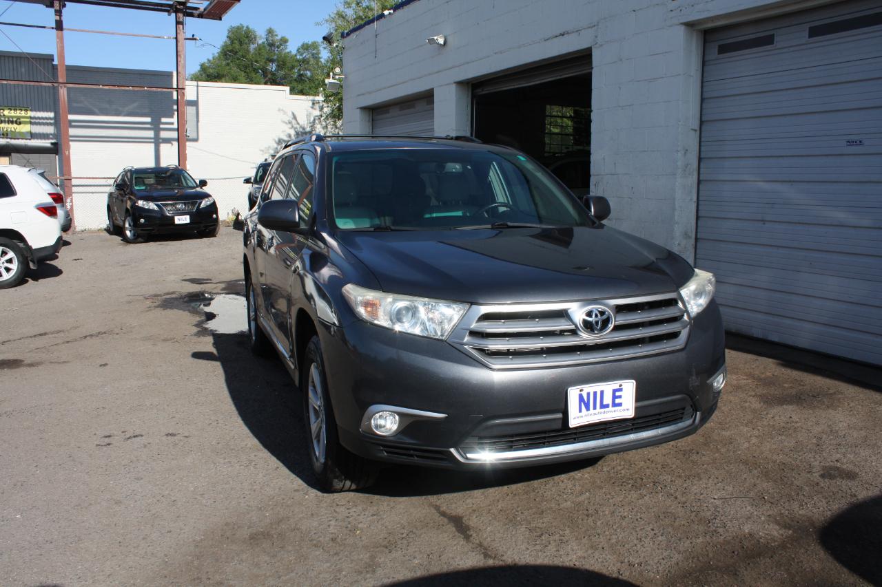 Toyota Highlander Base 4WD 2013