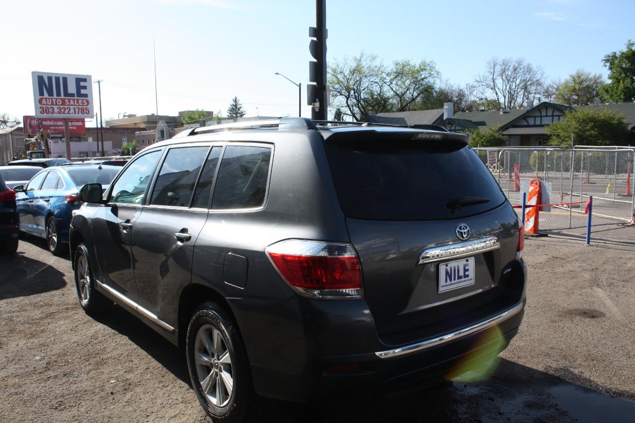 Toyota Highlander Base 4WD 2013
