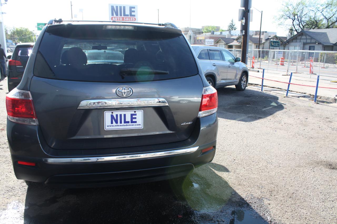 Toyota Highlander Base 4WD 2013